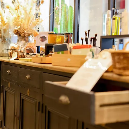 Le Saint Erasme, Eco Friendly 4* カルヴィ