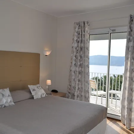 Le Saint Erasme, Eco Friendly 4* كالفي