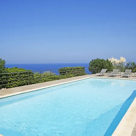 Le Saint Erasme, Eco Friendly 3* カルヴィ