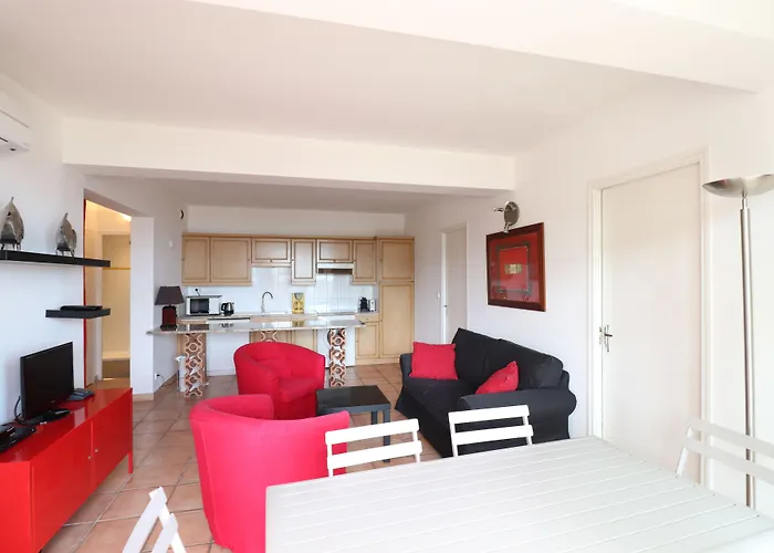 Le Saint Erasme, Eco Friendly 4* カルヴィ